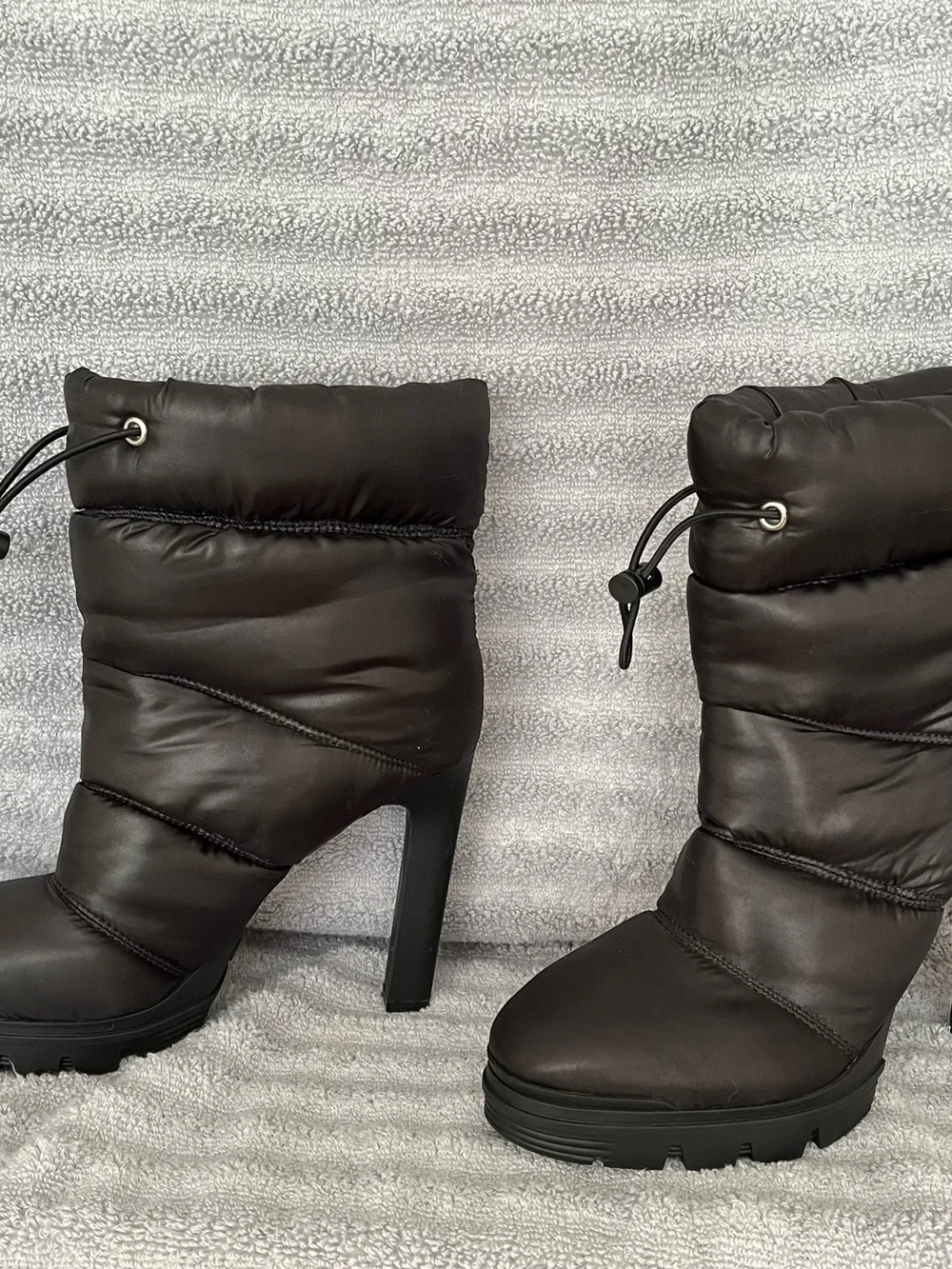 New GUESS Women’s Black Puffer Heeled Boots – Size 8M
